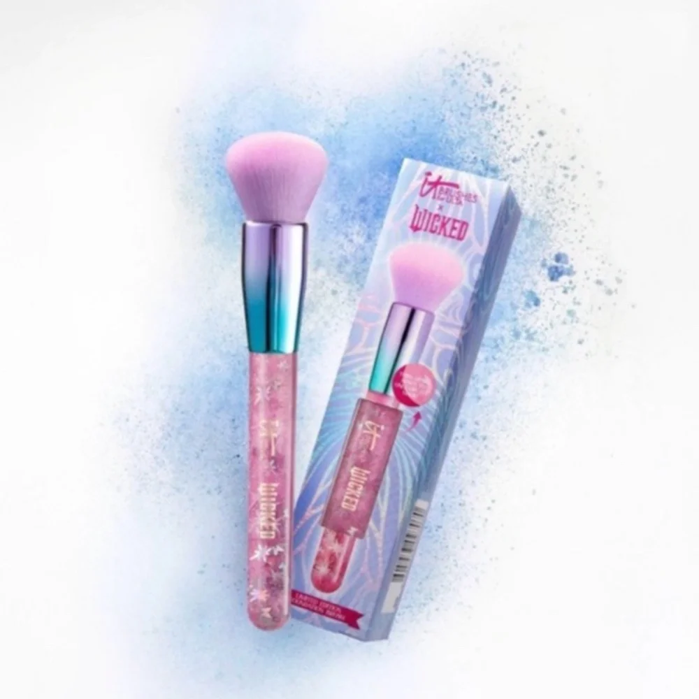 IT Cosmetics Ulta x Wicked Limited Edition Glinda Foundation Brush